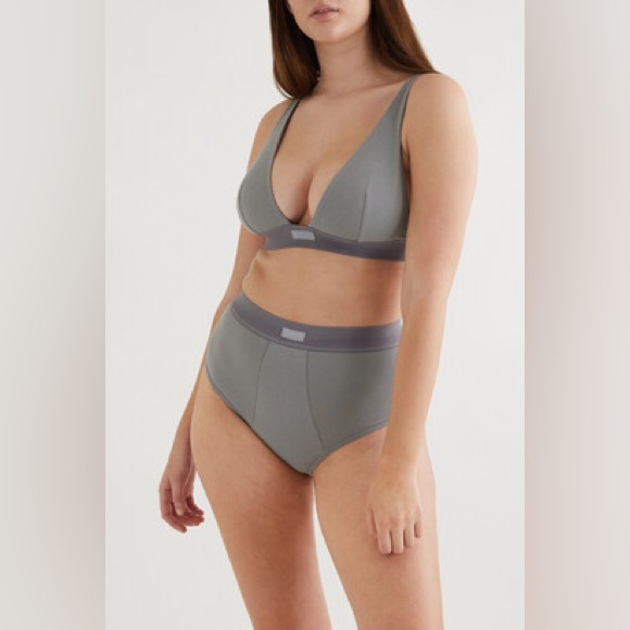 SKIMS Signature Cotton Plunge Bra Thong Set - Picture 6 of 13